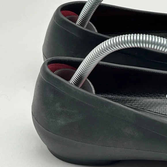 Crocs Pointed Toe Ballet Flats Black Womens Size 9 Iconic Comfort Lina Slip On - Picture 4 of 10